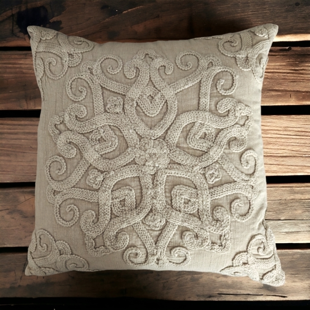 DREAM HOME NY Embroidered roping decorative accent pillow. 22x22